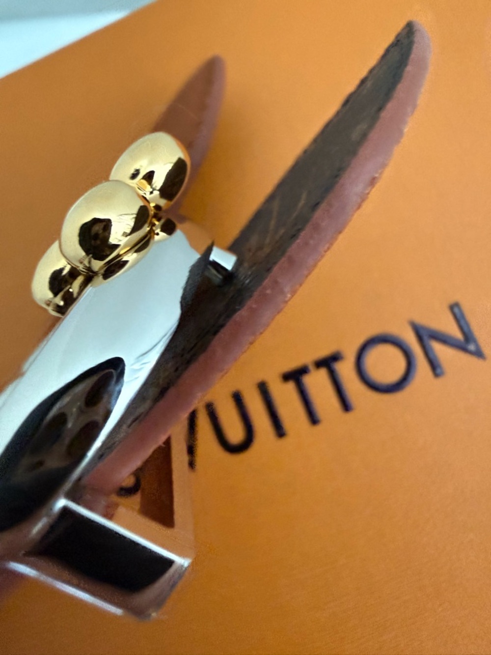 Louis Vuitton Monogram reversible Canvas Belt with Two-Tone Flower Buckle 90/36 - Picture 6 of 10